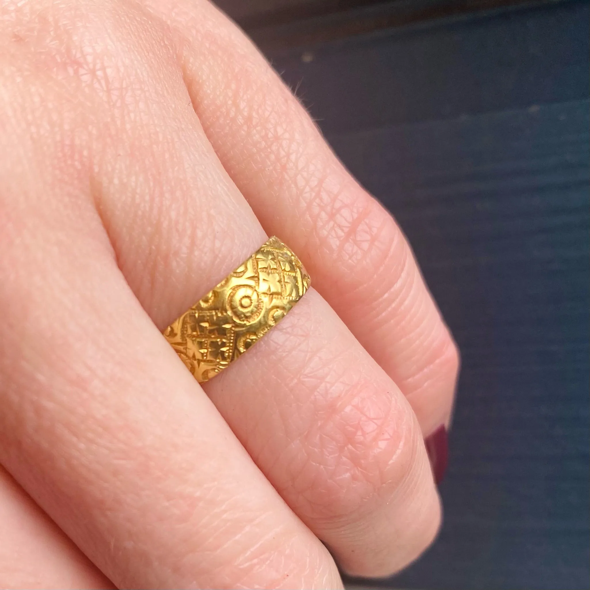 Engraved English Cigar Band in 18ct Gold