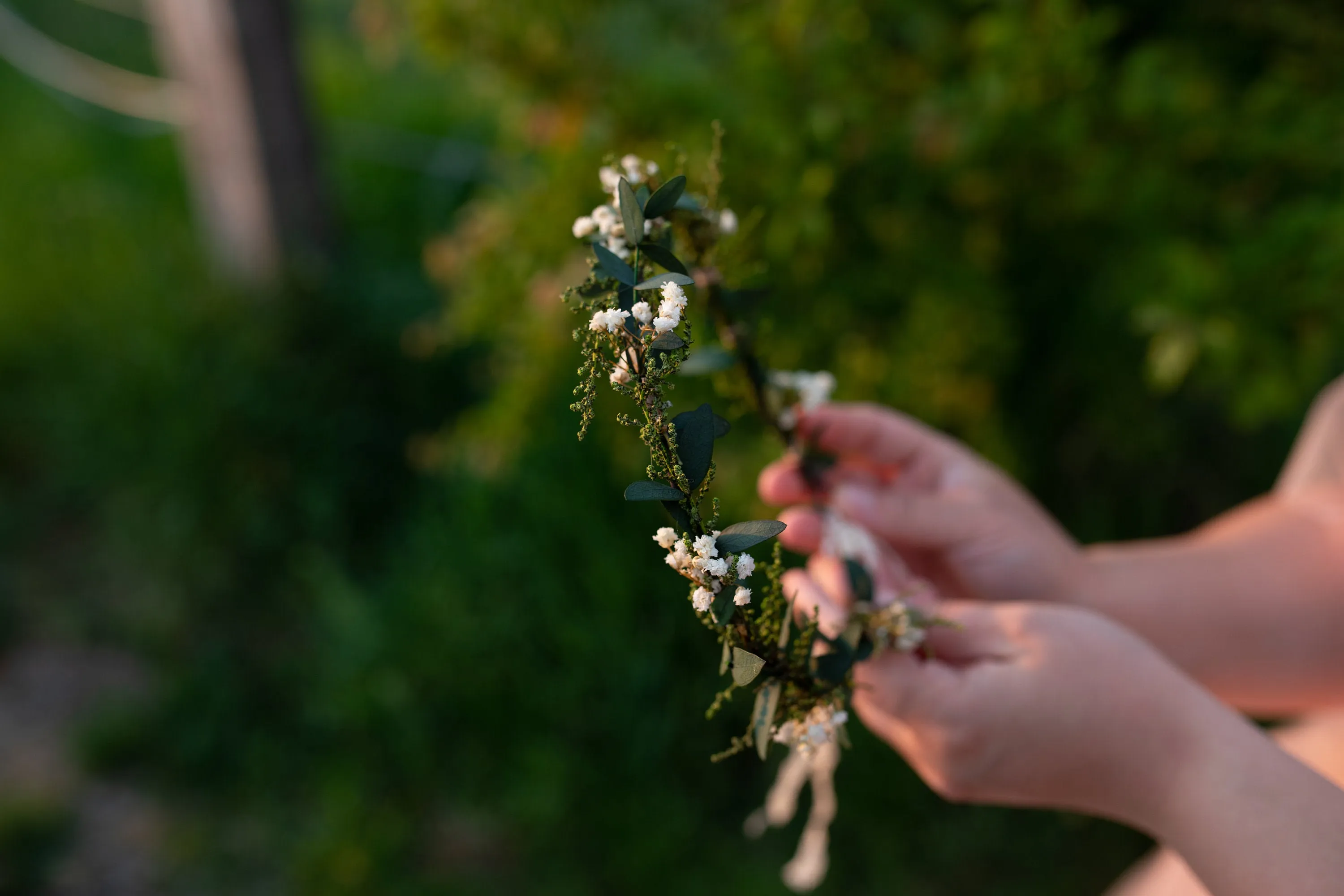 Natural greenery wedding hair crown Bridal flower hair wreath Baby's breath Magaela accessories Handmade hair wreath Greenery Wedding