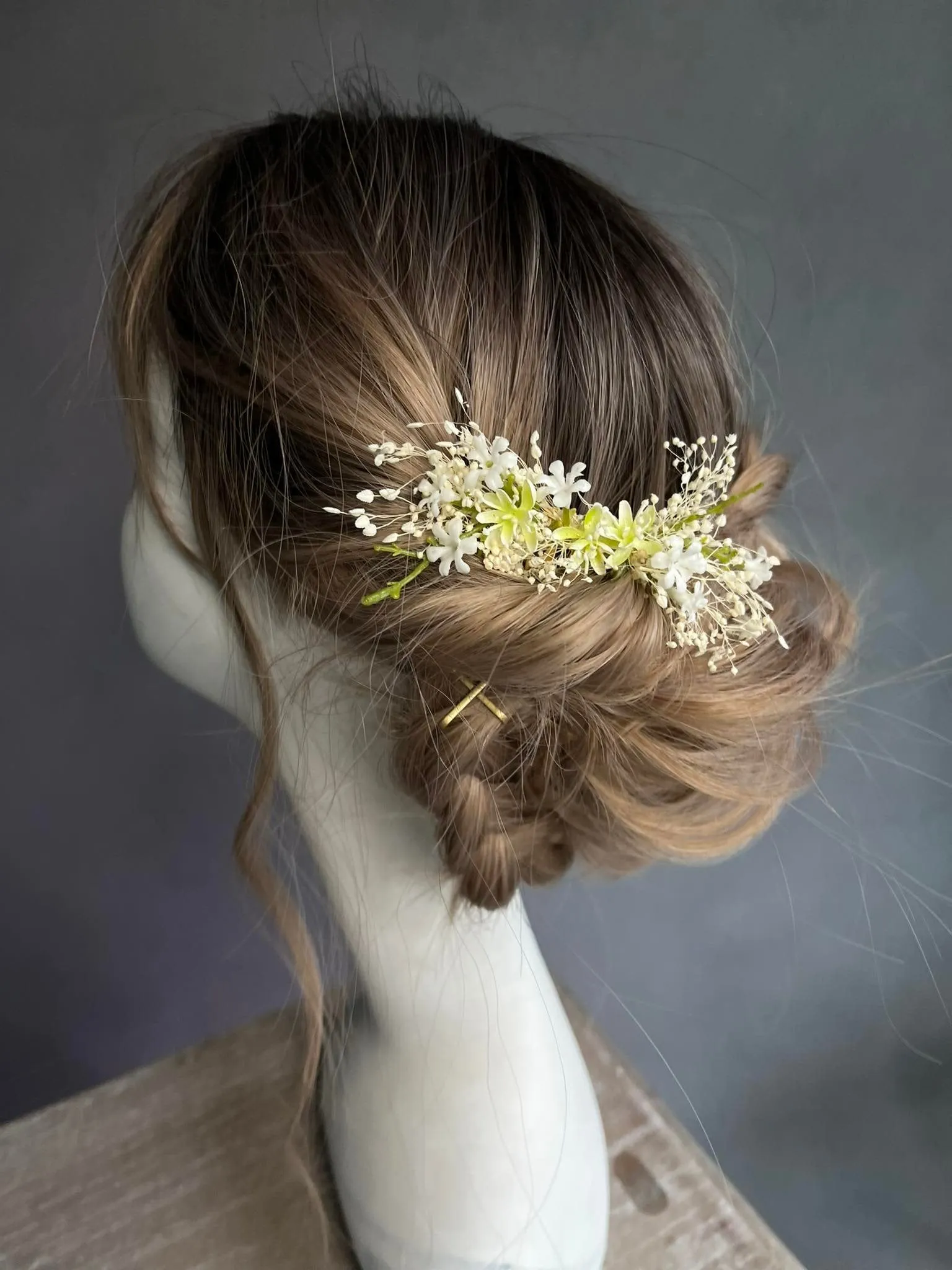 Romantic bridal flower comb