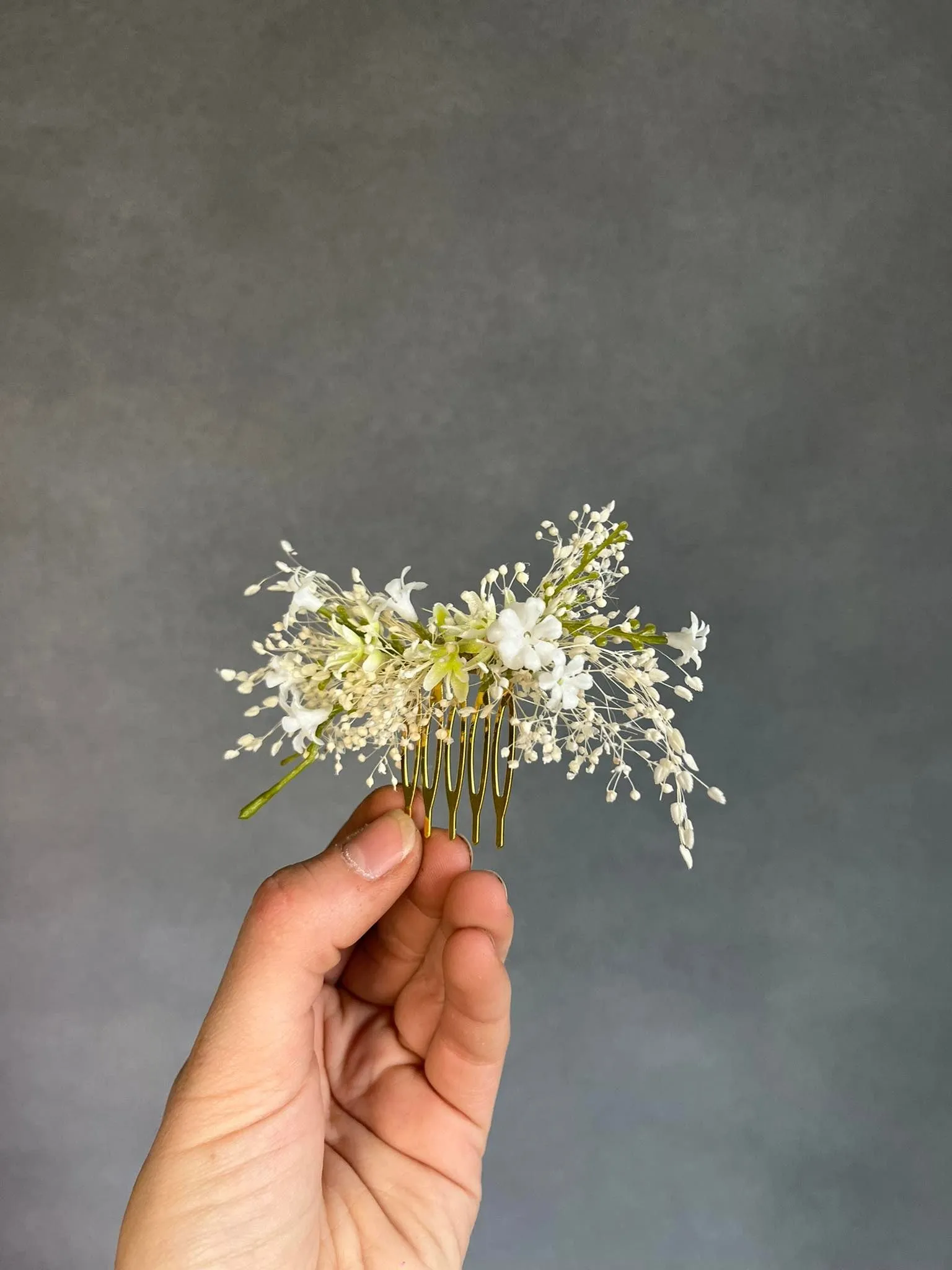 Romantic bridal flower comb