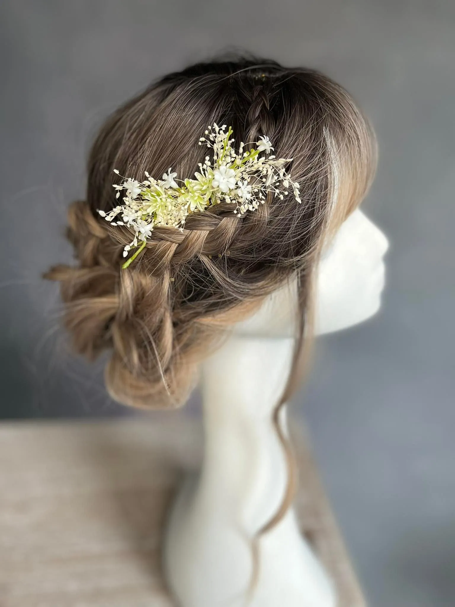 Romantic bridal flower comb