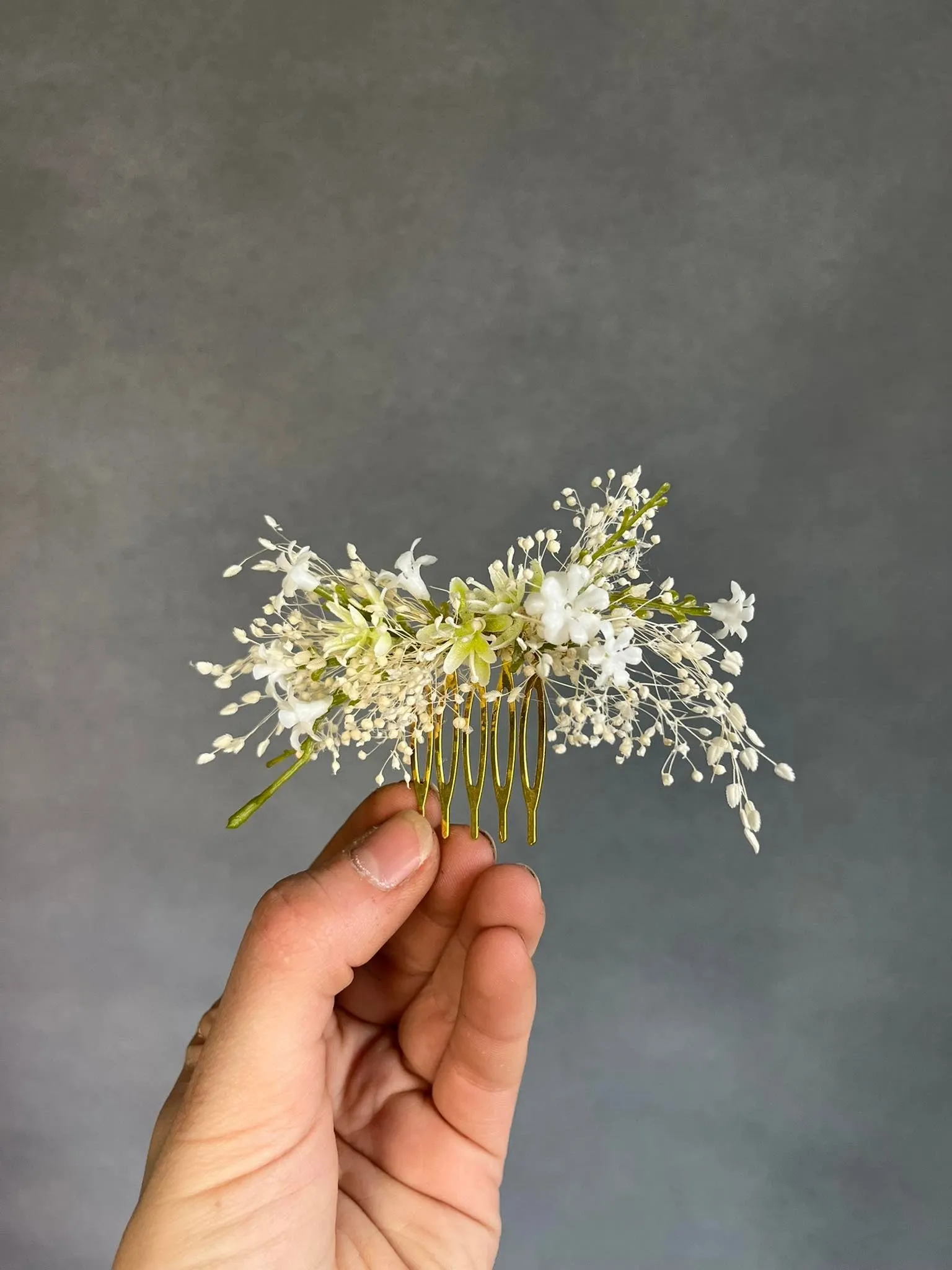 Romantic bridal flower comb
