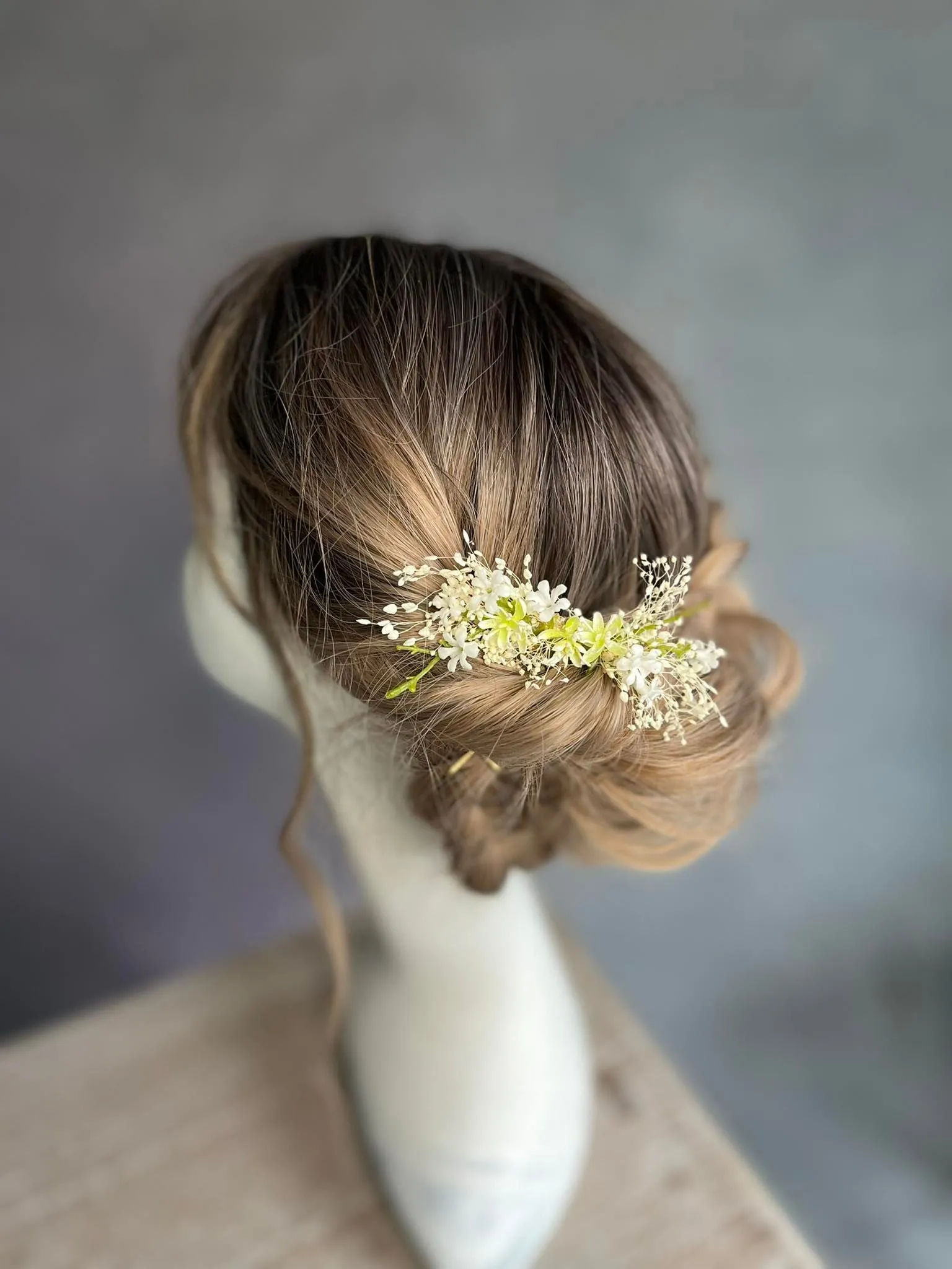 Romantic bridal flower comb