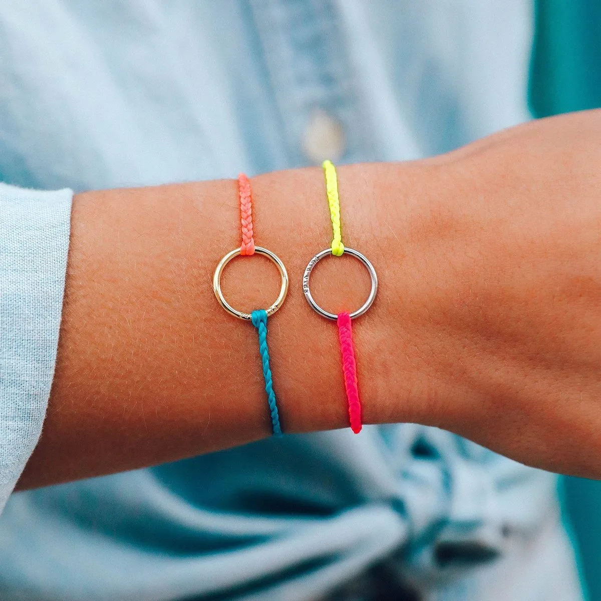 TWO-TONE FULL CIRCLE CHARM BRACELET  | PURA VIDA